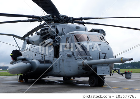 橫田空軍基地日美友誼節上展出的西科斯基 CH53E 超級種馬 橫田空軍基地日美友誼節上展出的西科斯基 CH53E 超級種馬 103577763