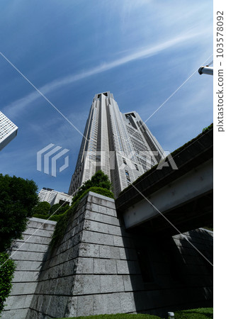 俯視新宿都廳大樓 103578092