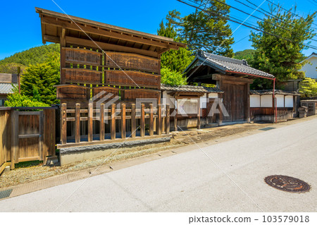 The townscape of Nagakubo-juku on the Nakasendo, Nagawa-cho, Nagano Prefecture 103579018
