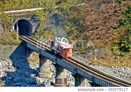 Oito Line Nechi-Kotaki JR West DD15-11 (Toyama) Oito Line Nechi-Kotaki JR West DD15-11 (Toyama) 103579117