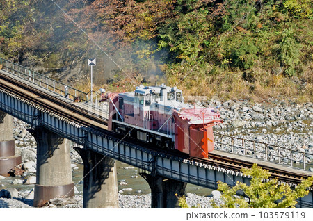 Oito Line Nechi-Kotaki JR West DD15-11 (Toyama) Oito Line Nechi-Kotaki JR West DD15-11 (Toyama) 103579119