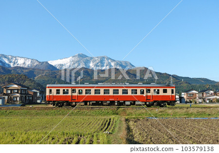 Oito Line Kubikiono-Himekawa JR West Kiha 52-115 (Itoigawa) 103579138