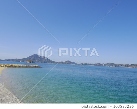 從愛媛縣松山市眺望瀨戶內海和五後島 103583256