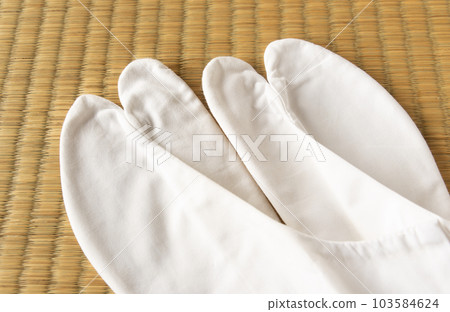 放在榻榻米墊上的 Tabi White tabi 放在榻榻米墊上的 Tabi White tabi 103584624