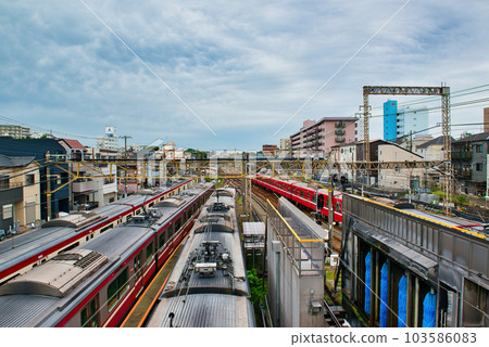 京濱急行神奈川新町汽車站車輛車庫風景 京濱急行神奈川新町汽車站車輛車庫風景 103586083