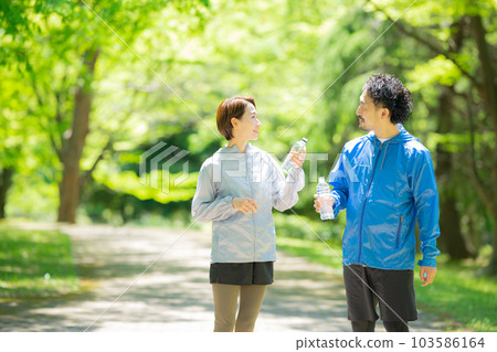 Fresh green middle couple sportswear Fresh green middle couple sportswear 103586164