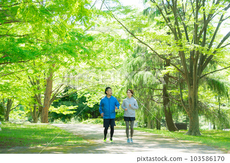 Fresh green middle couple sportswear Fresh green middle couple sportswear 103586170