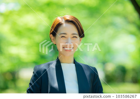 Business woman 103586267