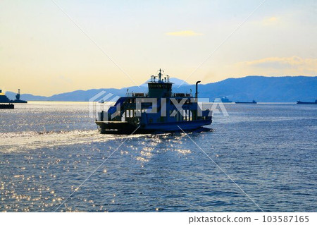 連接軍港“吳”和江田島（光洋）的渡輪 103587165