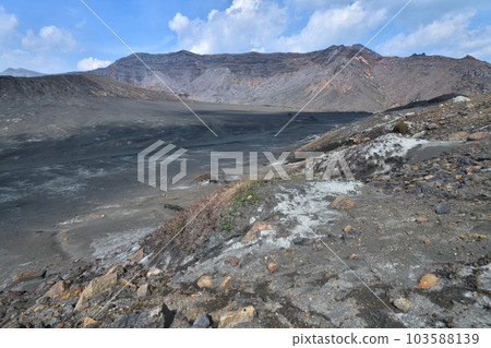 Mt. Aso old crater ruins Sunasenrigahama landscape 103588139