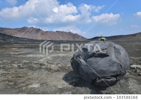 Mt. Aso old crater ruins Sunasenrigahama landscape 103588168
