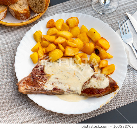 Bistec al roquefor, grilled roquefort steak Bistec al roquefor, grilled roquefort steak 103588702