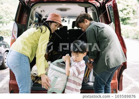 Family/family image preparing for camping Family/family image preparing for camping 103589876