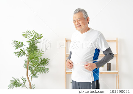 Senior man sportswear diet stomach 103590031