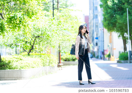 Business woman Business woman 103590783