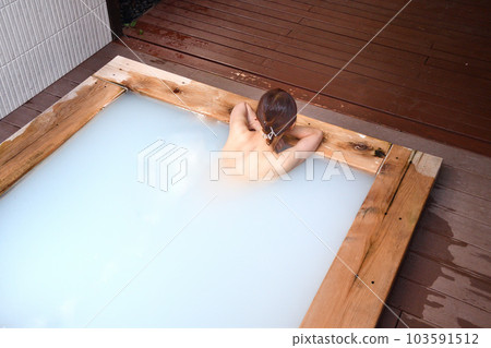 Women bathing in hot springs 103591512