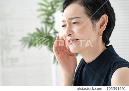 Beauty trouble Worried Rough skin 103591691