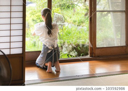 Women cleaning windows Women cleaning windows 103592986