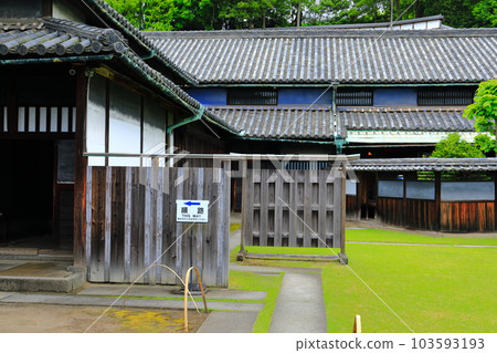 [岡山縣]舊野崎家住宅的中崎敷 103593193