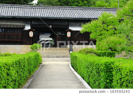[Okayama Prefecture] Nagaya Gate of the Former Nozaki Family Residence 103593243