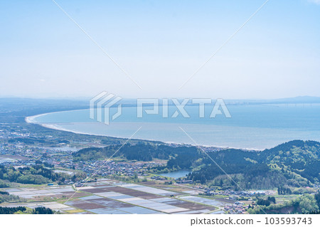 從關峰山眺望片神市的地形 從關峰山眺望片神市的地形 103593743