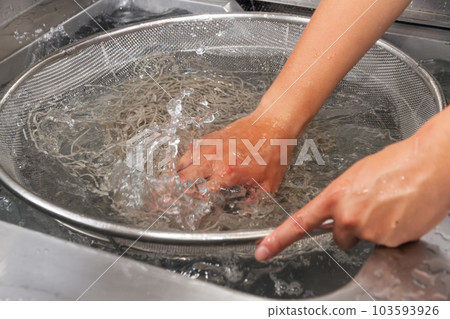 吃蕎麥麵 吃蕎麥麵 103593926