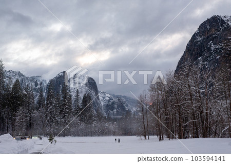 Yosemite valley in Winter 103594141
