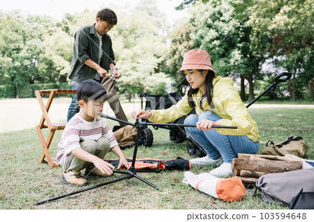 Family/family image preparing for camping Family/family image preparing for camping 103594648