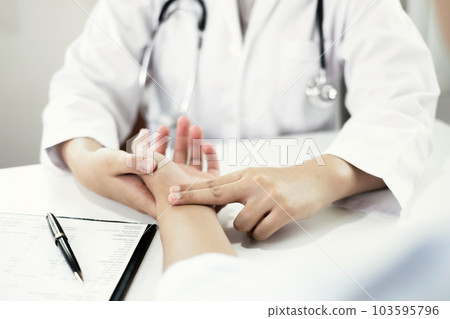The female doctor measured blood pressure, the patient examined the heartbeat and sat down to talk about health care closely. health care concept 103595796