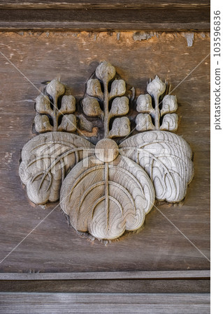 Paulownia wood carving relief Paulownia wood carving relief 103596836