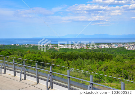 從天都山、網走市中心看知床半島 103600582