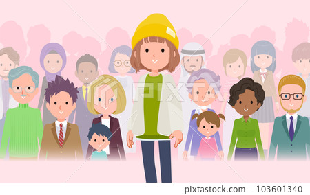 一群休閒時尚女性站在一大群人面前 一群休閒時尚女性站在一大群人面前 103601340