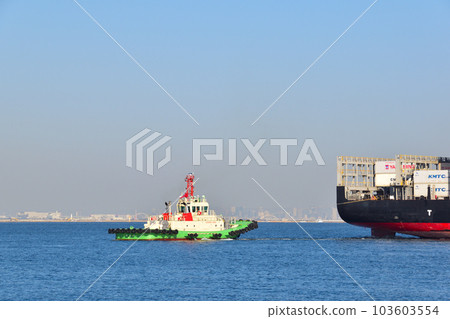 Kobe port tugboat Kobe port tugboat 103603554