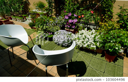 Make full use of the roof balcony, a flower garden with a yosebachi, put out a chair and feel like you're at home in a cafe Make full use of the roof balcony, a flower garden with a yosebachi, put out a chair and feel like you're at home in a cafe 103604496