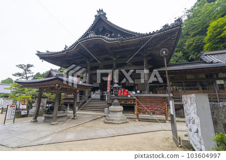 Ryugaji Temple (Okadera) Main Hall -- Oka, Asuka Village, Takaichi District, Nara Prefecture -- Ryugaji Temple (Okadera) Main Hall -- Oka, Asuka Village, Takaichi District, Nara Prefecture -- 103604997