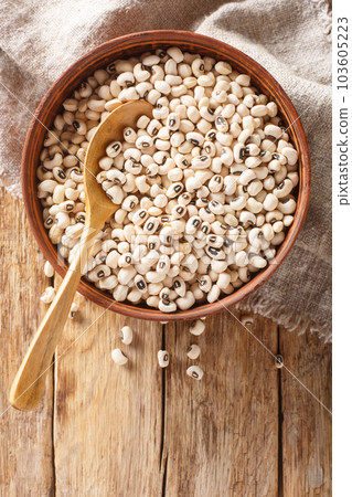 Black eyed peas background with wooden spoon. Vertical top view 103605223