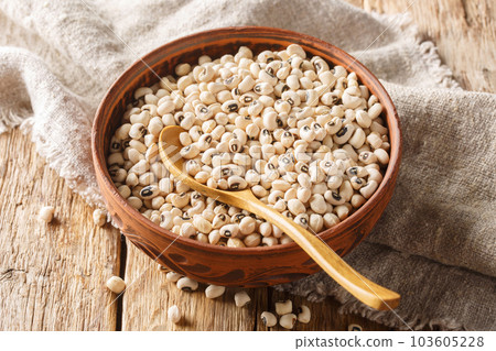 Organic Dry Black Eyed Peas closeup. Horizontal 103605228