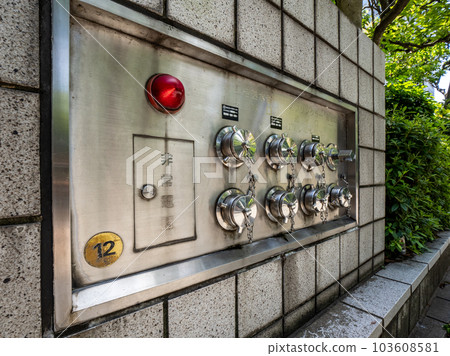 [Fire extinguishing equipment for high-rise buildings] Connected water pipe water inlet, sprinkler water inlet, water sampling inlet 103608581