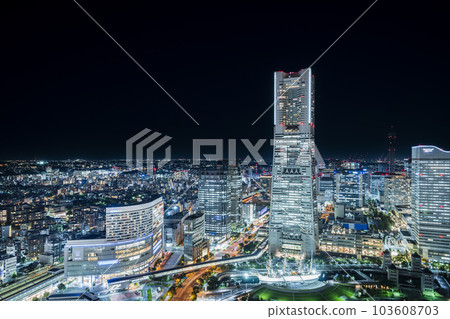 橫濱港未來的城市夜景[神奈川縣橫濱市] 103608703