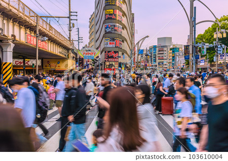 日本東京市容轉5級後將近兩週...上野Ameyoko和上野站前無ma人較多...無感染爆發 103610004
