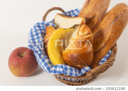 麵包、香蕉和蘋果早餐 麵包、香蕉和蘋果早餐 103612298