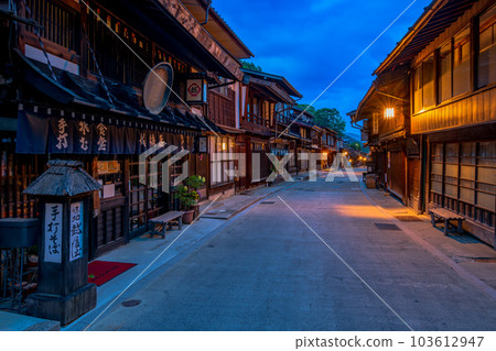 長野縣，中山道，奈良井宿的街景，夜景，夜景 103612947