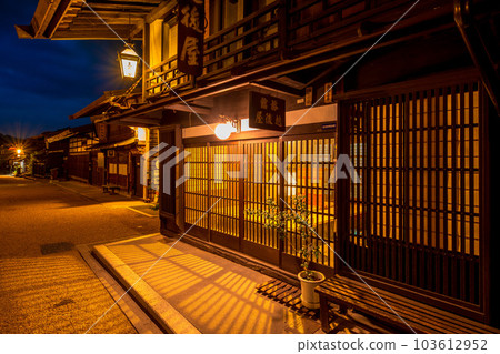 長野縣，中山道，奈良井宿的街景，夜景，夜景 103612952