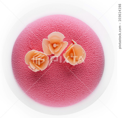 Red Mousse cake on isolated background 103614198