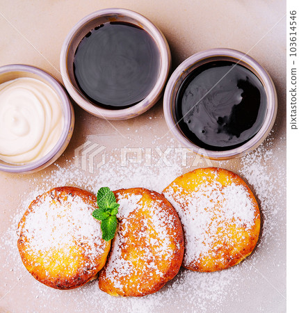Cottage pancakes with berry jam, sour cream 103614546