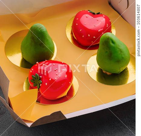 fruit-shaped mousse cakes in a box 103614807