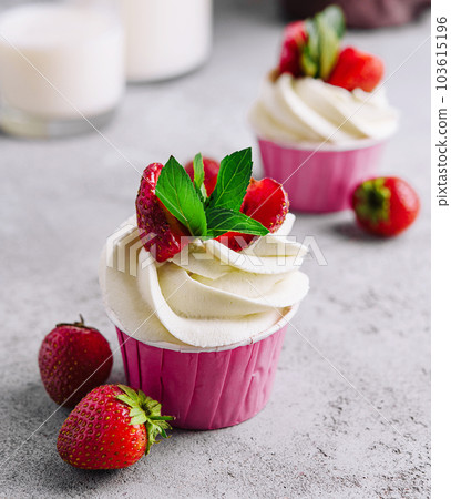 Vanilla cupcake with white cream and strawberries 103615196