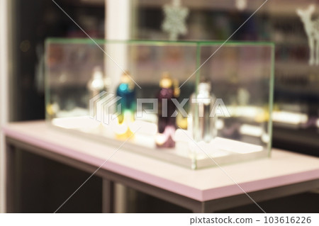 Blurred view of perfume bottles on stand in shop 103616226