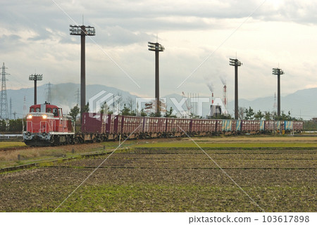 城端線二塚～高岡 JR西日本DE10-1541（富山） 103617898