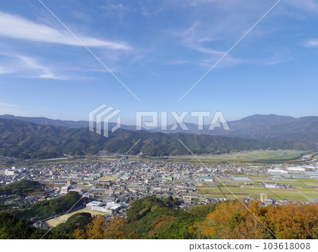從富士山眺望大洲盆地(愛媛縣大洲市) 從富士山眺望大洲盆地(愛媛縣大洲市) 103618008